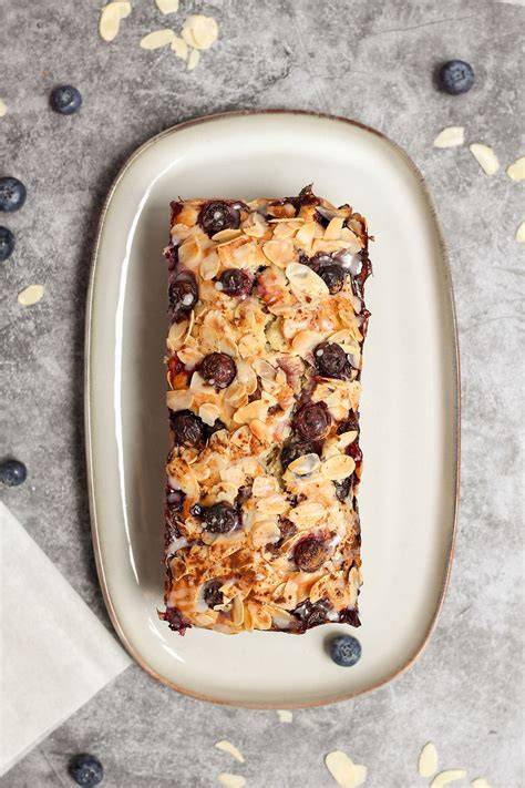 Serviervorschlag: Mikrowellen-Käsekuchen mit Blaubeeren und Schokolade