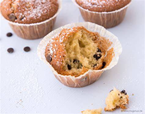 Serviervorschlag: Muffins mit Schokotropfen, Apfelscheiben und Haferflockenmantel
