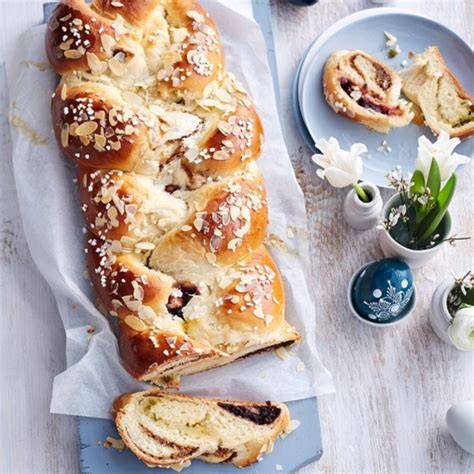 Serviervorschlag: Osterbrunch mit Hefezopf und Karotten-Apfel-Marmelade