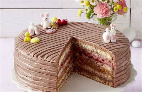 Serviervorschlag: Ostertorte mit Eierlikörfüllung