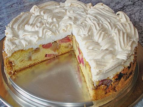 Serviervorschlag: Rhabarber Baiser Kuchen mit Vanilleeis