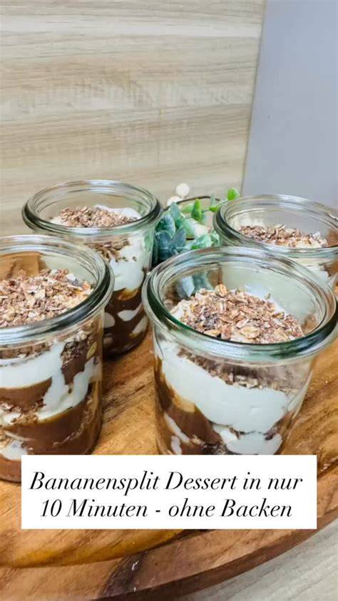 Serviervorschlag: Schoko-Quarkcreme im Glas mit Banane und Kakao