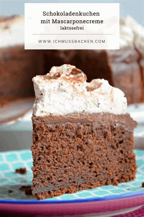 Serviervorschlag: Schokoladenkuchen-Scheiben mit Mascarponecreme