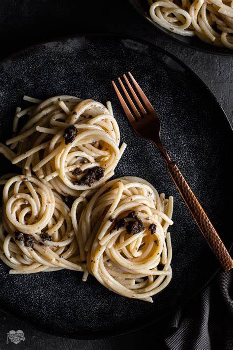 Serviervorschlag: Spaghetti mit Trüffel und Weißwein