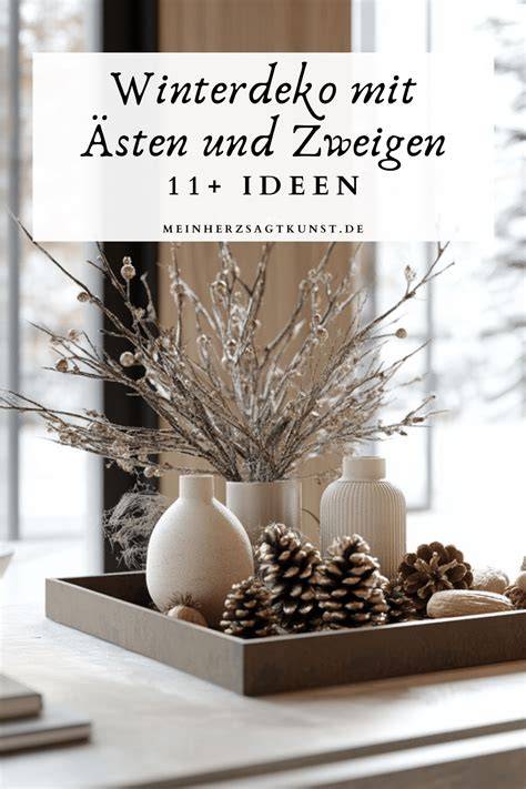 Serviervorschlag: Teller mit Witwenküssen, winterliche Deko, Kaffee