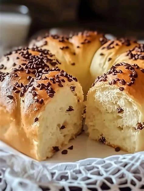 Serviervorschlag: Zwetschgenmarmelade auf Brioche, im Gebäck und als Topping