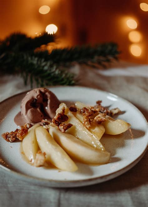 Serviervorschlag: karamellisierte Birnen mit Walnüssen