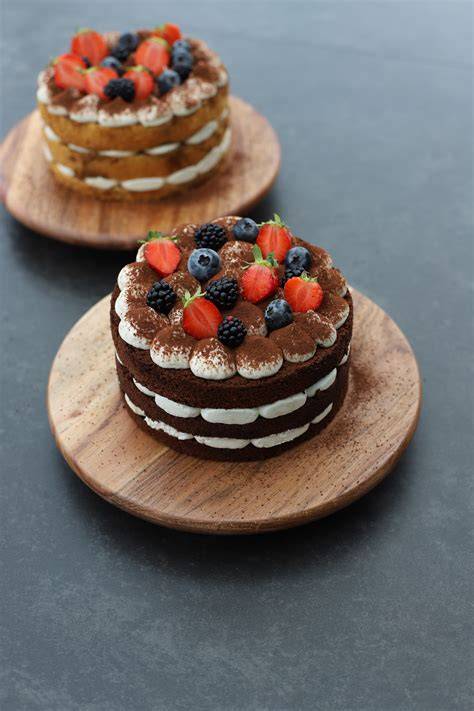 Serviervorschlag einer kleinen Tiramisutorte