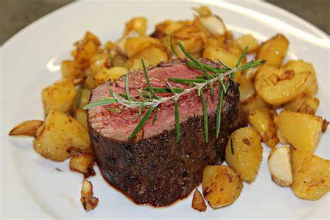 Serviervorschlag für Rinderfilet mit Trüffel-Kartoffelpüree