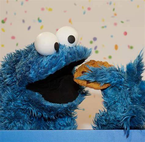 Sesamstraße: Kind lernt mit Krümelmonster