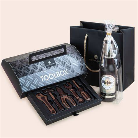 Set aus Schokoladenwerkzeugen und ChocoBier