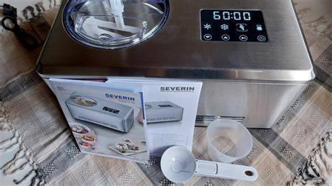 Severin EZ 7405 Eismaschine - Gerät mit Touchdisplay und Rezeptheft