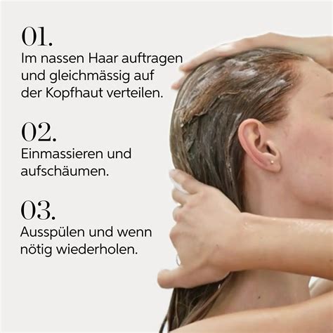 Shampoo-Anwendung: nasses Haar, Einmassieren, Ausspülen