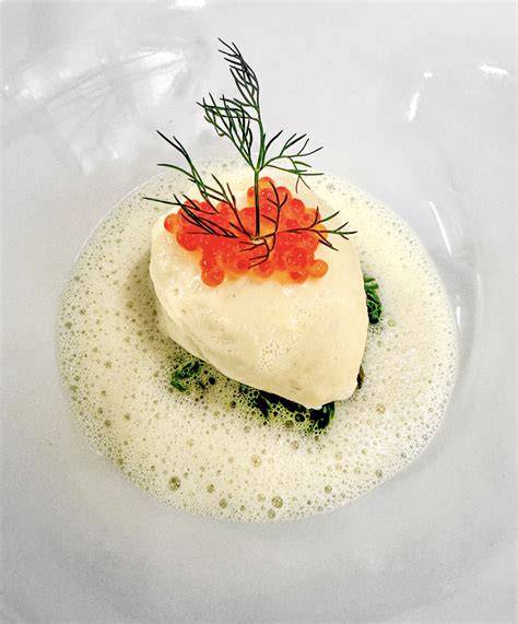 Show-Cooking Molekularküche Teller mit Kaviar-Perlen und Schaumsauce