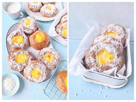 Skolebrød mit Zuckerguss und Kokosraspeln