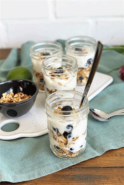 Skyr Dessert mit gerösteten Nüssen und Haferflocken