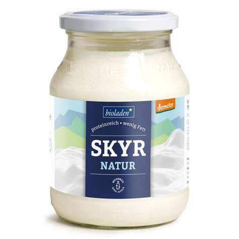 Skyr im Glas - cremiges isländisches Milchprodukt