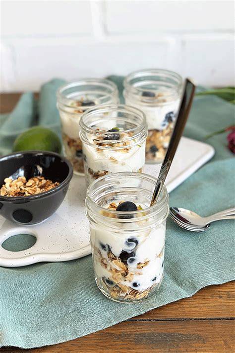 Skyr mit gerösteten Haferflocken und Blaubeeren