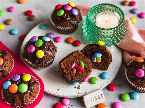 Smarties-Deko auf Muffins