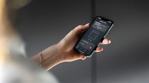 Smartphone mit geöffneter App und Menü zur Waffelbestellung