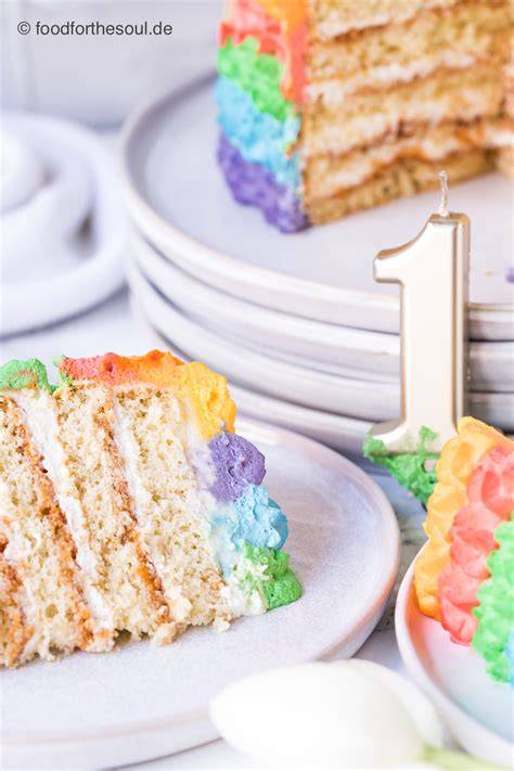 Smash Cake in Regenbogenfarben mit natürlicher Deko