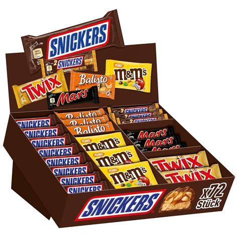 Snickers und Reese's auf einem Teller