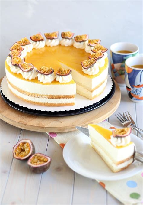 Solero Torte mit Maracujaspiegel und Mango-Deko