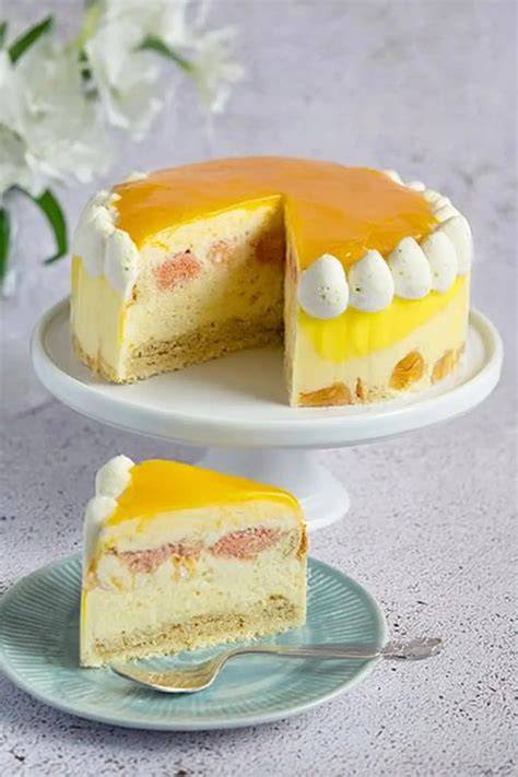 Solero Windbeutel Torte im Anschnitt - fruchtig, cremig und luftig