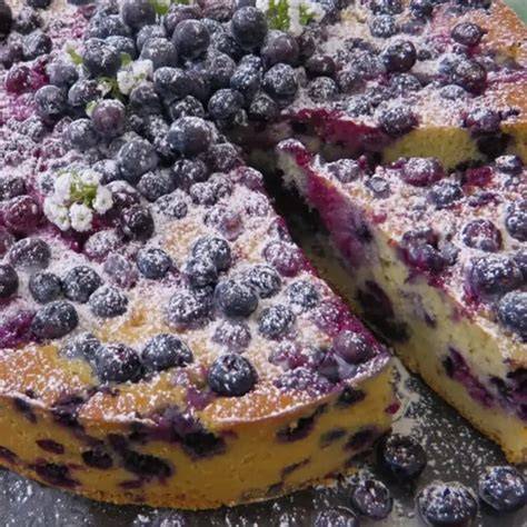 Sommerfrüchte als Ergänzung zum Blaubeerkuchen