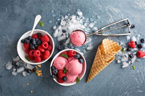 Sommerliche Eistafel: Frisches selbstgemachtes Eis in Variationen