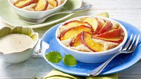 Sommerliche Pfirsiche und Pfirsich-Eis