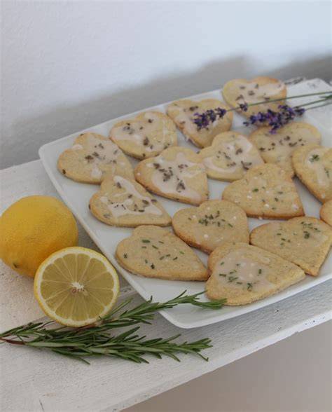Sommerliche Plätzchen mit Lavendel