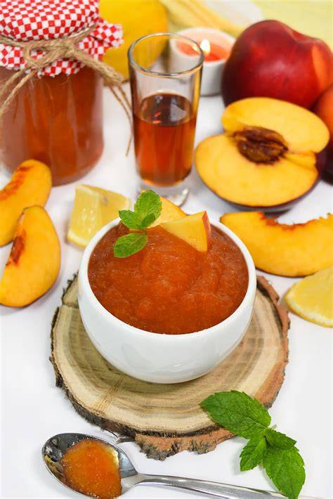 Sommerliches Frühstück mit Nektarinen-Ingwer-Marmelade