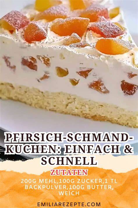 Sommerliches Servieren von Pfirsich-Schmand-Kuchen auf festlicher Tafel