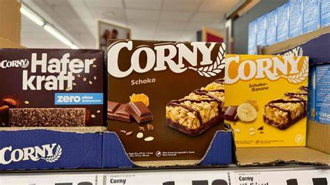 Sortenpalette Corny Riegel im Supermarkt