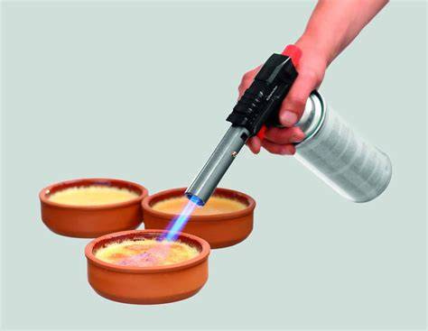 Soufflé-Förmchen und Flambierbrenner