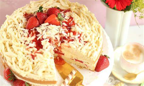 Spaghetti-Look mit Creme & weiße Schokoladenraspeln