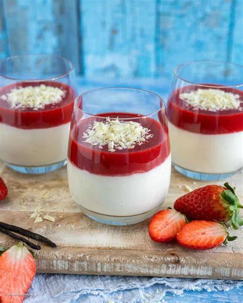 Spaghettieis-Dessert im Glas