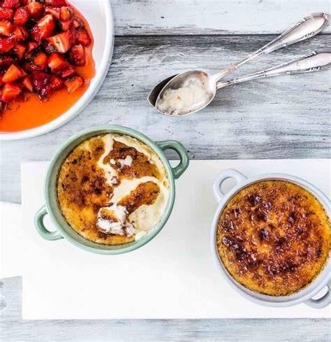 Spargel Crème Brûlée mit Erdbeersalat