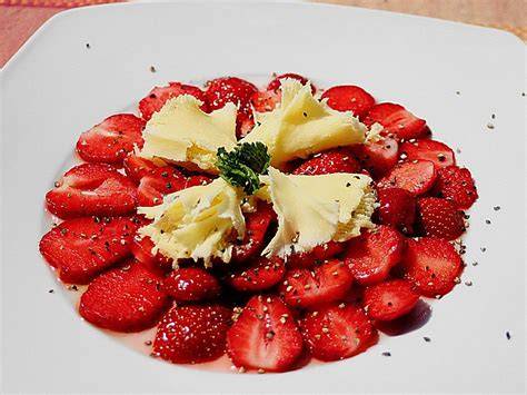 Spargel-Flan mit Erdbeercarpaccio