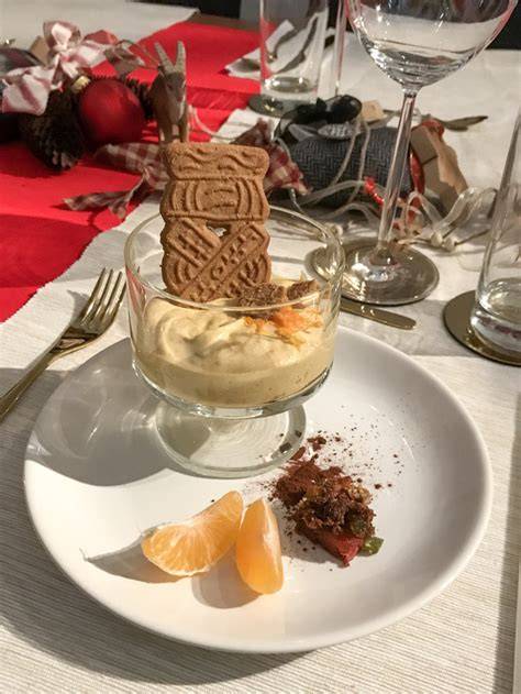 Spekulatius Dessert angerichtet für das Weihnachtsmenü