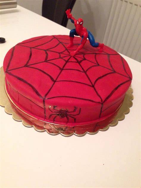 Spiderman Torte fertig dekoriert