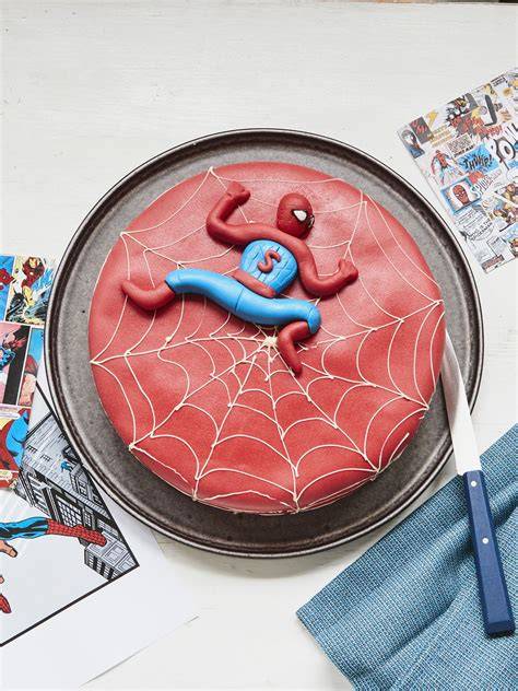 Spiderman Torte mit Fondant-Aufleger und Marshmallow-Spinnennetz