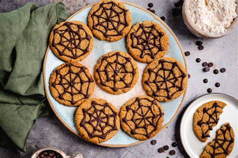 Spinnennetz-Cookies mit Zuckergussdekor