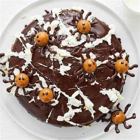 Spinnentorte mit Fondantaugen und Keksbeinchen