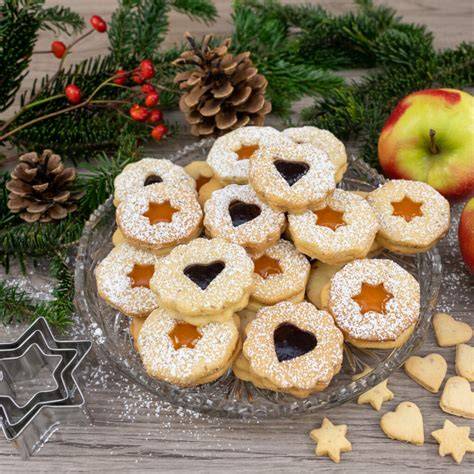 Spitzbuben Plätzchen mit Gelee-Füllung