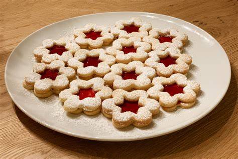 Spitzbuben Weihnachtsplätzchen Ausstechformen und Füllung