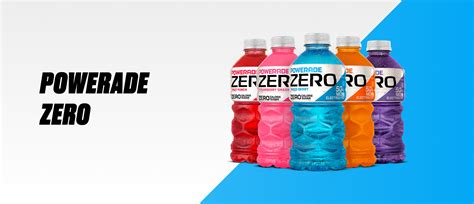 Sportler trinkt Powerade Zero während des Trainings, Fokus auf Flasche und Schweiß