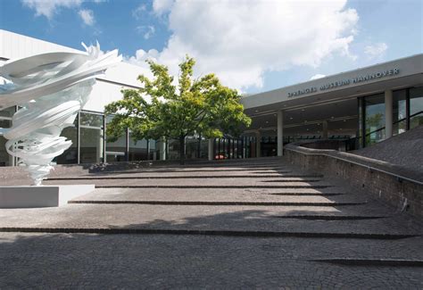 Sprengel Museum Shop mit Schokoladentafeln