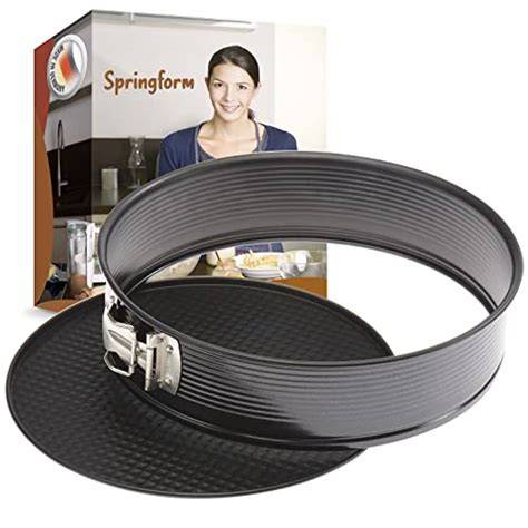 Springform 26 cm mit Backpapier und eingefettet